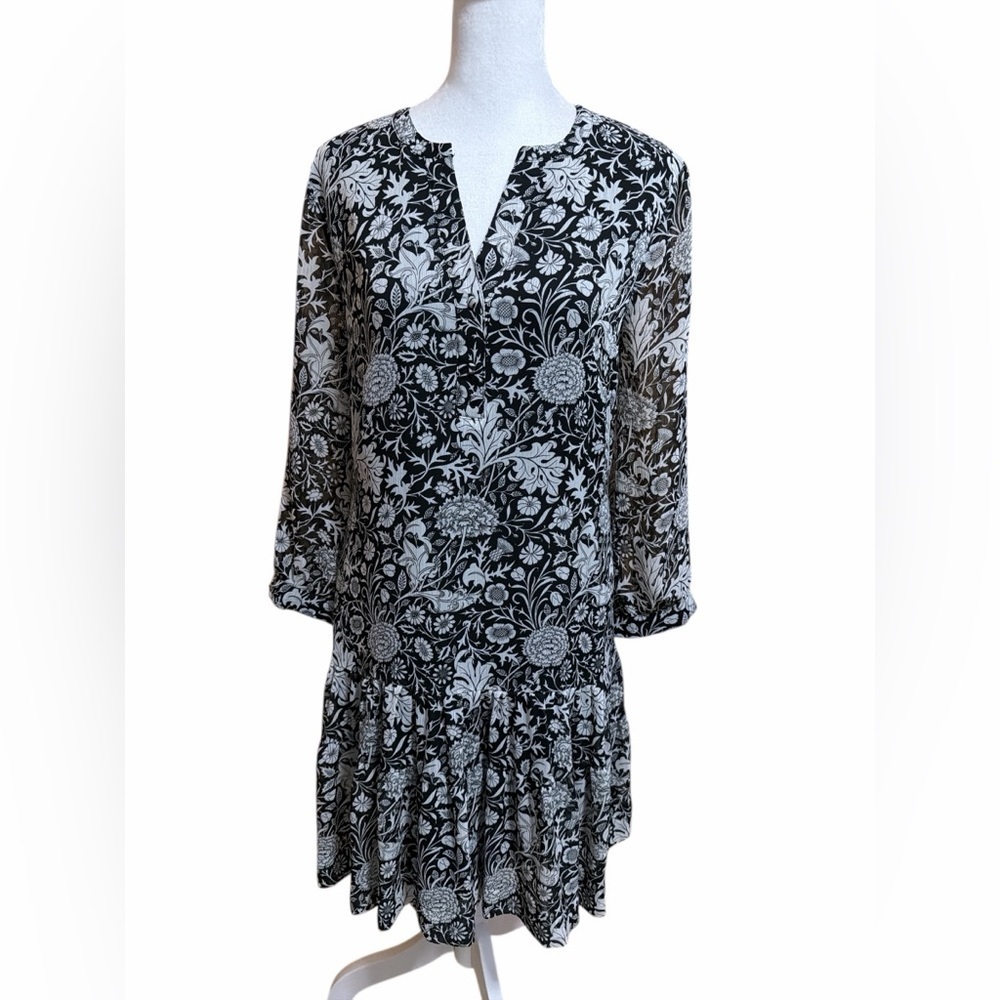 Rose & Olive Black and White Floral 3/4 Sleeve Tiered Dress, Size Small.